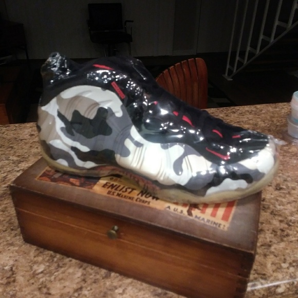 All different kinds of of tennis shoes - Picture 3 of 8